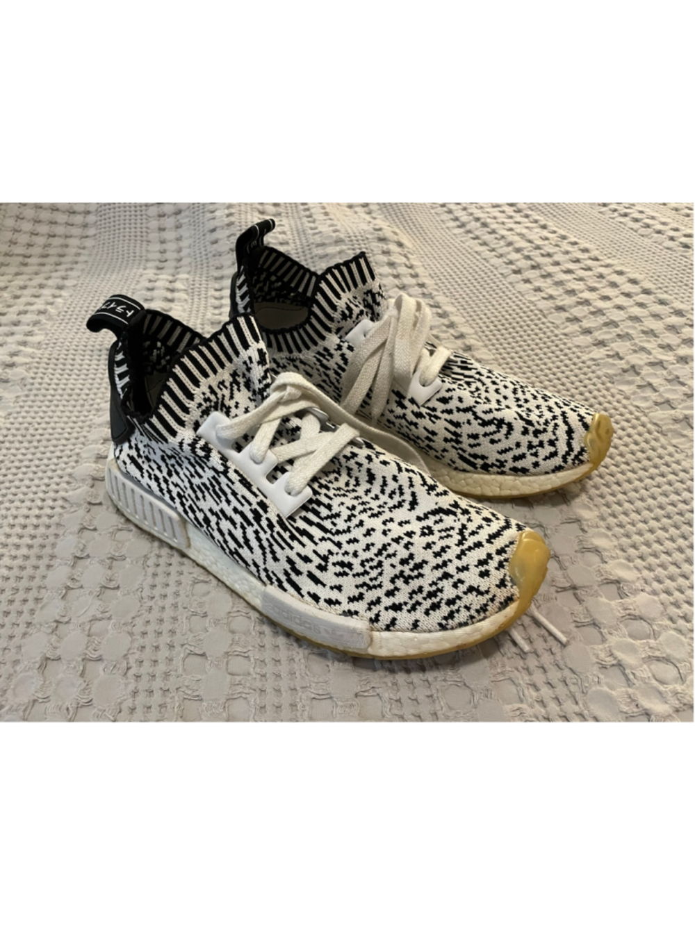 Men's Adidas NMD R1 Sneakers Size 7.5 White and Black